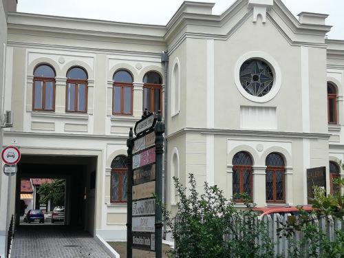 Kincsem Apartman Eger Exterior photo